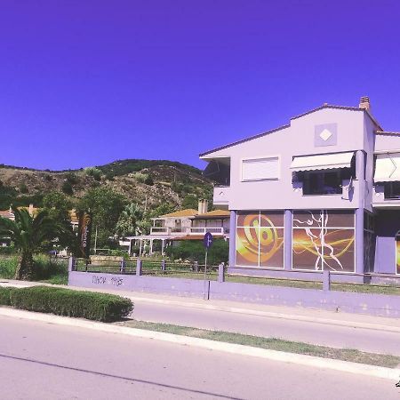 הוילה Néa Péramos Near The Sea House מראה חיצוני תמונה