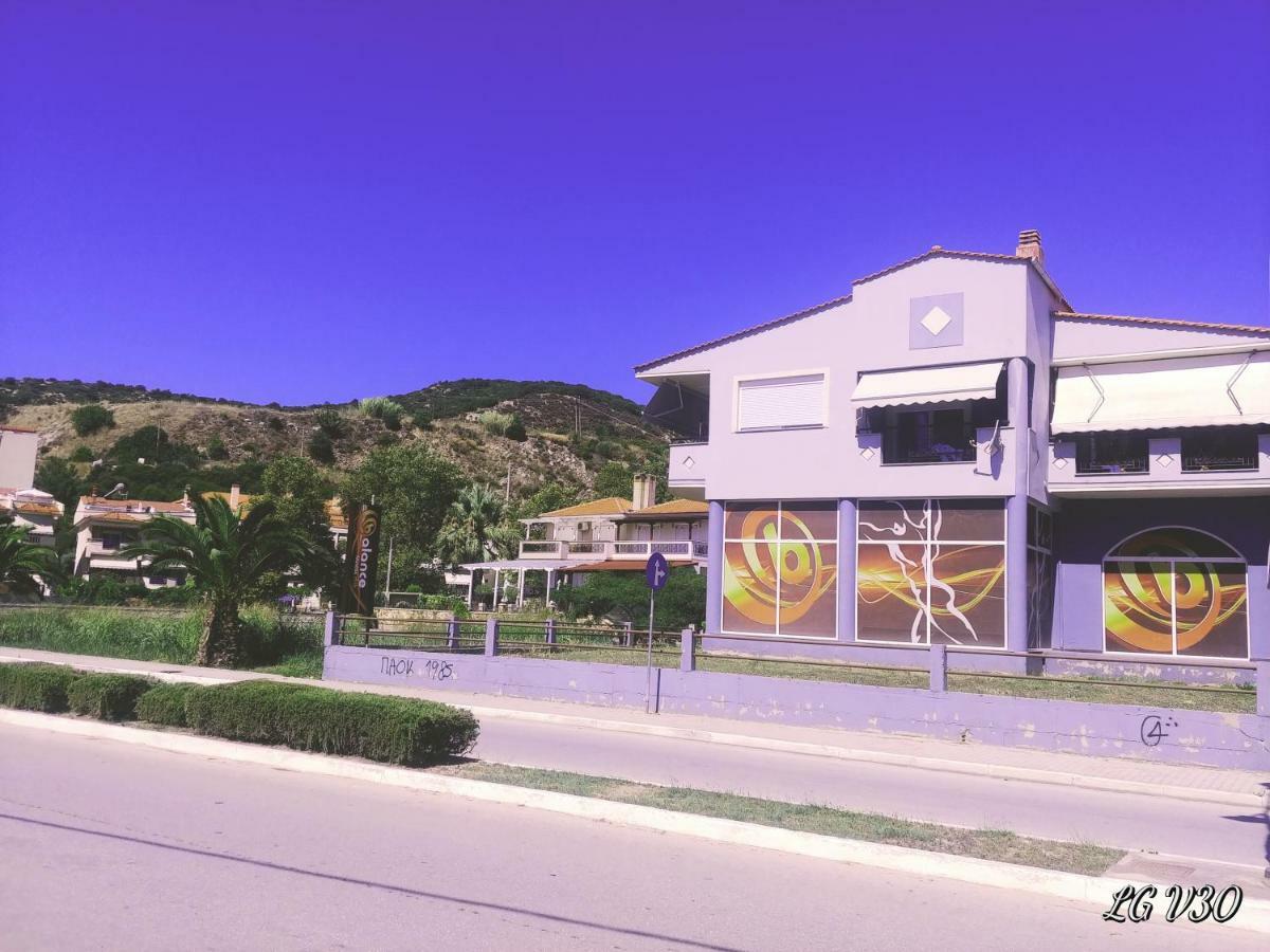 הוילה Néa Péramos Near The Sea House מראה חיצוני תמונה